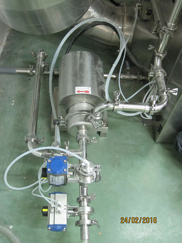 Fluid-bed spray granulator/dryer